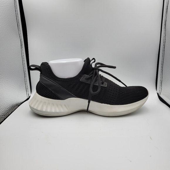 Black Dri-Fit Laced Sneakers with White Soles Sz 8 - Picture 6 of 10